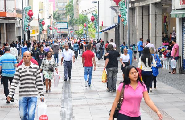 Abertura das lojas de rua &eacute; facultativo; j&aacute; nos shoppings, tantos as lojas, quantos as pra&ccedil;as de alimenta&ccedil;&atilde;o e os espa&ccedil;os de lazer abrir&atilde;o normalmente (Elcio Alves/ AAN)
