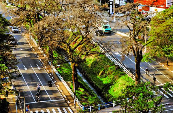 Avenida Orosimbo Maia e C&oacute;rrego Serafim - Cria&ccedil;&atilde;o de parque linear com recupera&ccedil;&atilde;o do c&oacute;rrego e implanta&ccedil;&atilde;o de ciclovia (  Cedoc/RAC)