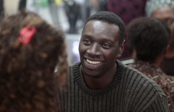 Omar Sy em cena do filme 'Samba', que ser&aacute; exibido no s&aacute;bado e dias 15 e 16 (  Divulgação)