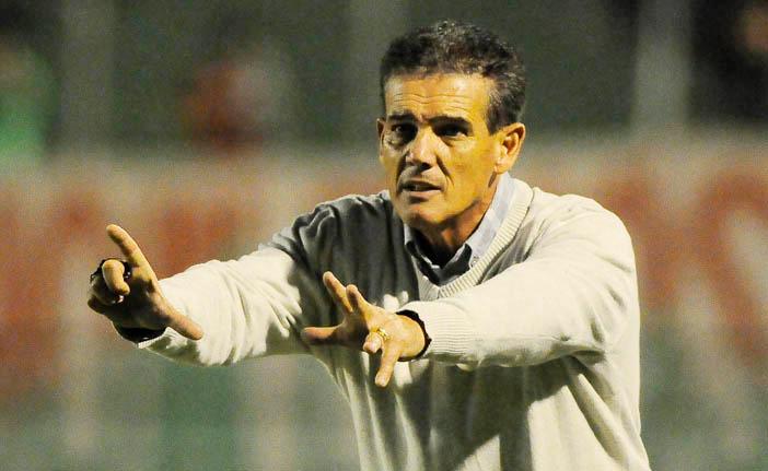 Apesar da situa&ccedil;&atilde;o do Guarani ser preocupante, o t&eacute;cnico Paulo Roberto Santos evita pensar negativo e cita o equil&iacute;brio na tabela (Rodrigo Villalba/Guarani FC)