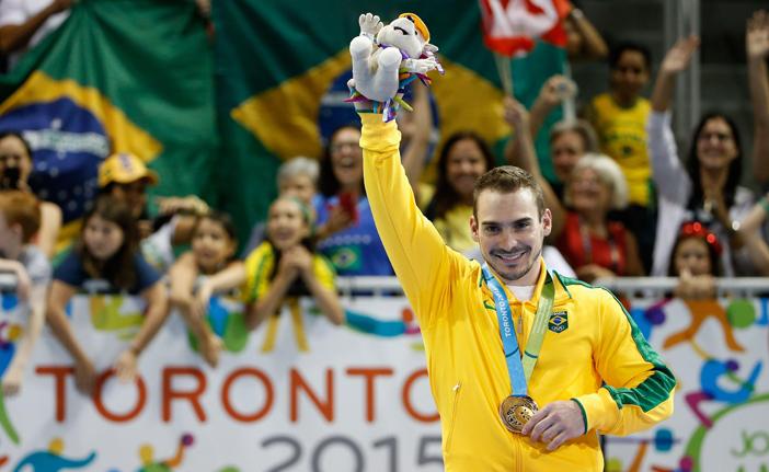 Arthur Zanetti comprovou a sua hegemonia nas Am&eacute;ricas e fez ecoar o hino brasileiro pela primeira vez no Toronto Coliseum (France Press)