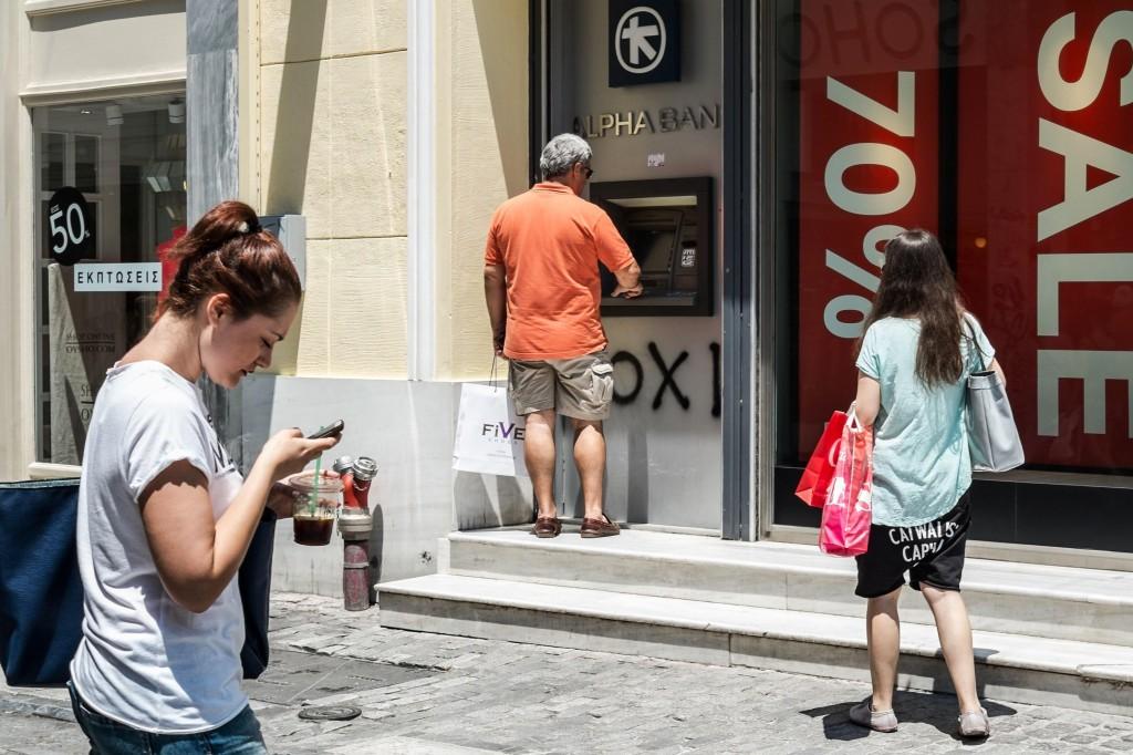  O sistema banc&aacute;rio grego est&aacute; &agrave; beira do colapso (Andreas Solaro/France Press)