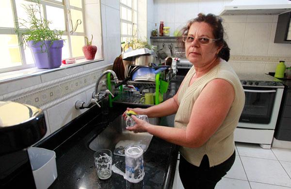Consumidor ter&aacute; que economizar o consumo para sentir menos no bolso. (  Cedoc/RAC)