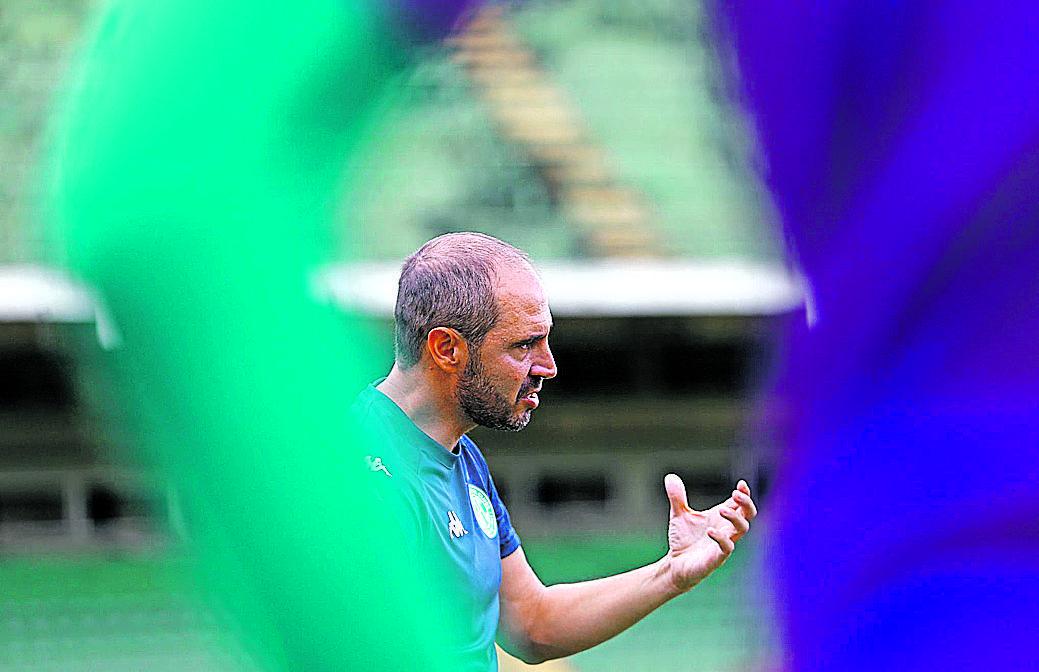 No comando do Bugre há pouco mais de um mês, o treinador Alan Aal já coleciona críticas da torcida (Thomaz Marostegan/ Guarani FC)