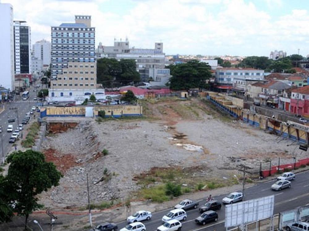&Aacute;rea onde funcionava a velha rodovi&aacute;ria, que foi implodida, poder&aacute; abrigar novo hospital ( Cedoc/RAC)
