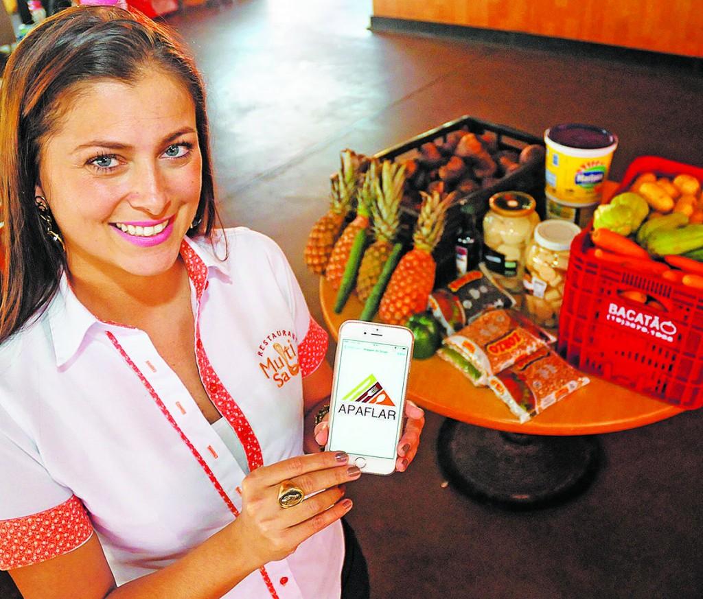 Elisangela Caravita, propriet&aacute;ria de restaurante, conta que n&atilde;o precisou repassar reajuste aos seus clientes ( Del Rodrigues/ AAN)