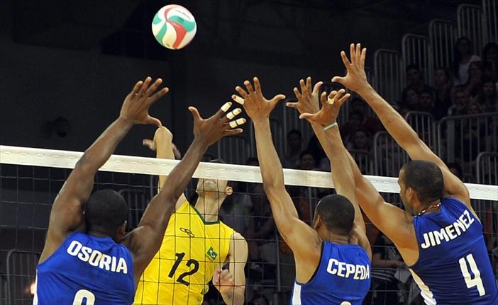 Tradicionais rivais, Brasil e Cuba se enfrentaram no segundo jogo da Sele&ccedil;&atilde;o Brasileira de voleibol nos jogos Pan-Americanos de Toronto, no Canad&aacute; (France Press)