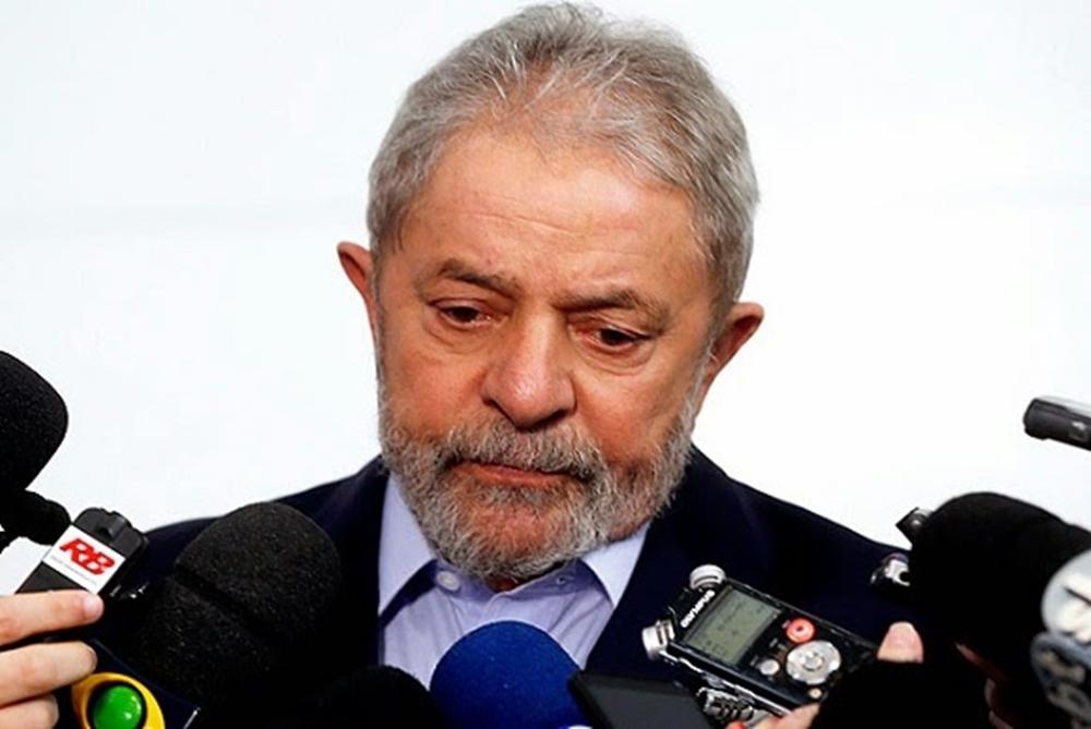 N&atilde;o julguem o governo por seis meses de mandato, disse Lula sobre Dilma  (  Cedoc/RAC)