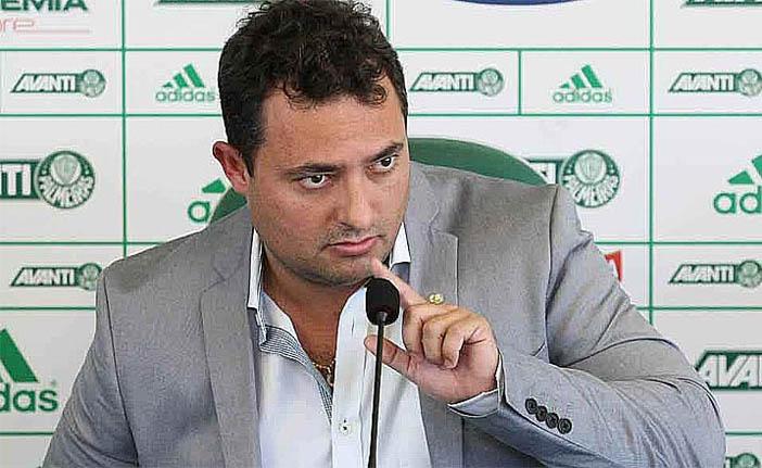 O gerente de futebol do Palmeiras, Alexandre Mattos, j&aacute; pensa na pr&oacute;xima temporada (Cesar Greco/Ag Palmeiras/Divulgação)