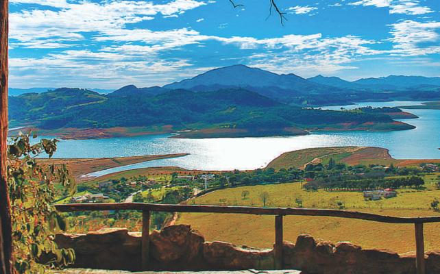 Represa Jaguari-Jacare&iacute;, nas imedia&ccedil;&otilde;es de Piracaia, um dos reservat&oacute;rios que comp&otilde;em o Cantareira: &quot;guerra&quot; pela &aacute;gua  (Luis Moura/ AE)