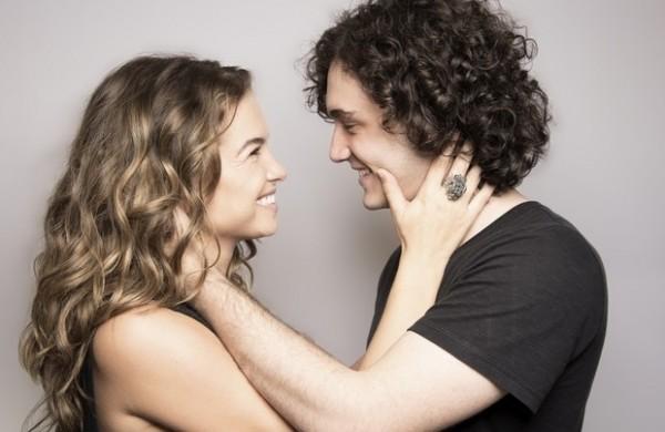 Lua Blanco e Guilherme Prates em cena da pe&ccedil;a 'Primeiro Sinal' (  Divulgação)