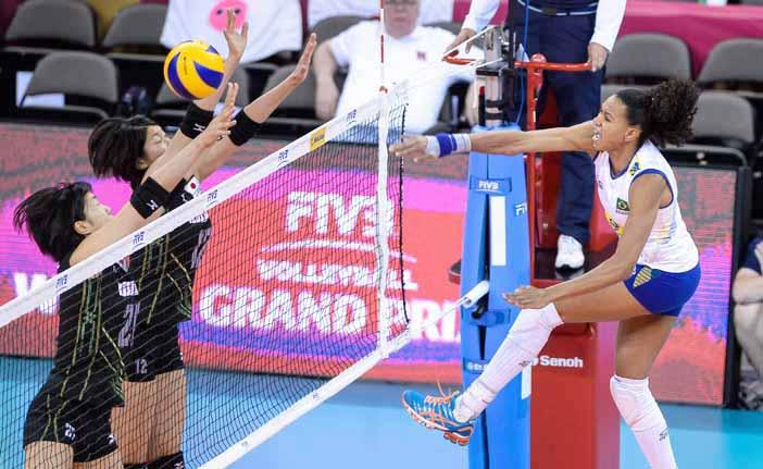 Juciely anotou 19 pontos e foi respons&aacute;vel por oito dos 15 pontos conquistados pelo bloqueio brasileiro contra o Jap&atilde;o ( Divulgação/FIVB)