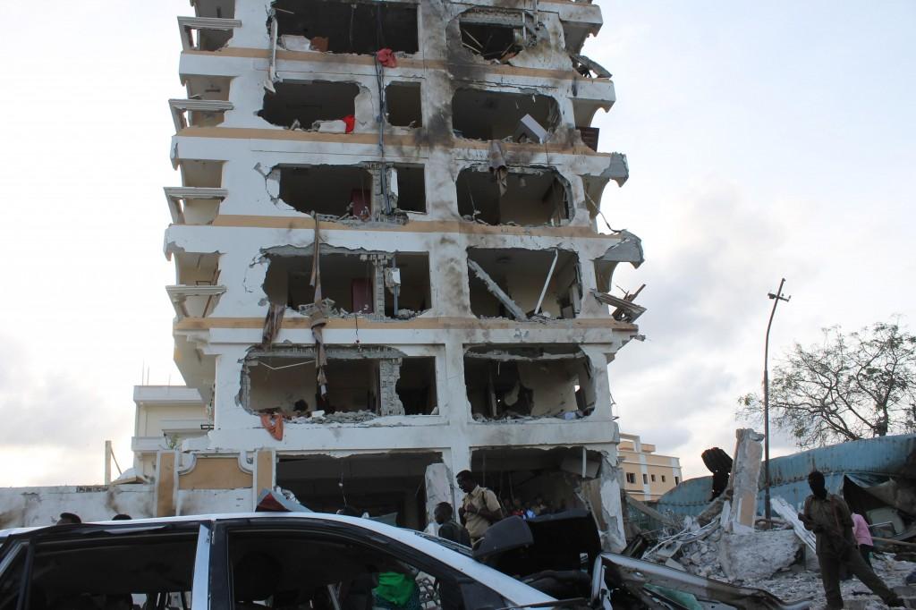 Hotel foi destru&iacute;do no ataque (France Press)