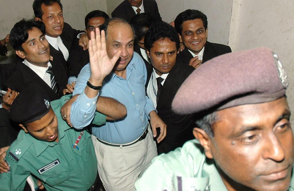 Salauddin Quader Chowdhury  foi condenado &agrave; morte por um controverso tribunal criado para julgar os crimes de guerra cometidos h&aacute; 40 anos (Farjana K. Godhuly/France Press)