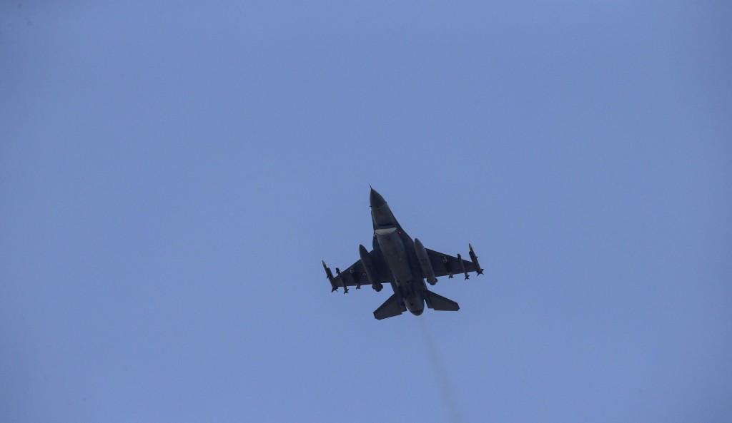 For&ccedil;a a&eacute;rea turca bombardeou pontos no norte do Iraque e no sudeste da Turquia  (France Press)