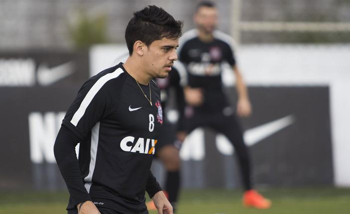 Fagner iniciou o tratamento e a tend&ecirc;ncia &eacute; que seja liberado para os treinos com a bola a partir da pr&oacute;xima segunda-feira (3) (Daniel Augusto Jr/Agência Corinthians)