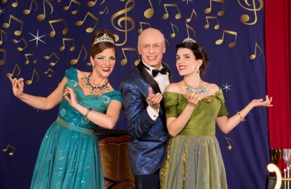 Adriana Fonseca, Carlos Moreno (o &quot;garoto Bombril&quot;) e Hel&ocirc; Cintra comp&otilde;em o elenco do espet&aacute;culo 'Floril&eacute;gio Musical II' (  Divulgação)