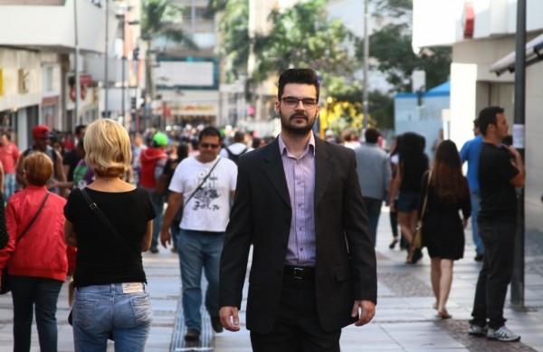 Diego Vedovato Fortuna, 25 anos, viajou o mundo e escreveu um livro sobre a vida de moradores de ruar
 (Janaína Ribeiro/AAN)