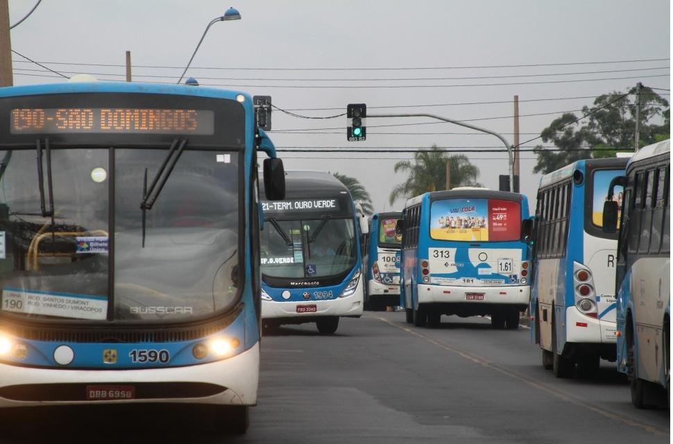 &Ocirc;nibus circulam pelas ruas de Campinas: desde setembroo n&uacute;mero de assaltos vem caindo ( Cedoc/ RAC)