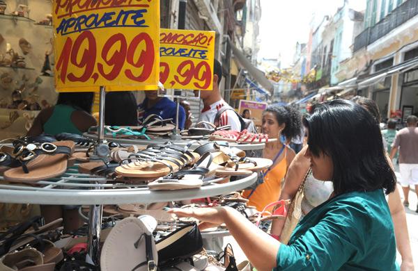 Movimento dos consumidores no centro do Rio de Janeiro ( Ag&ecirc;ncia Brasil)
