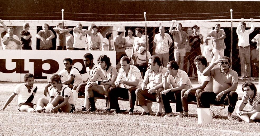 Jogo entre Ponte Preta e Guarani em 1975 (Neldo Cantanti)