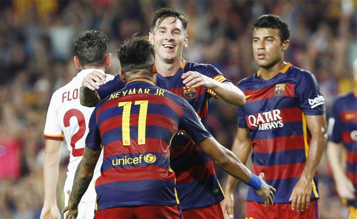 Messi comemora com Neymar no Camp Nou: Bar&ccedil;a bateu a Roma com tranquilidade (France Press)