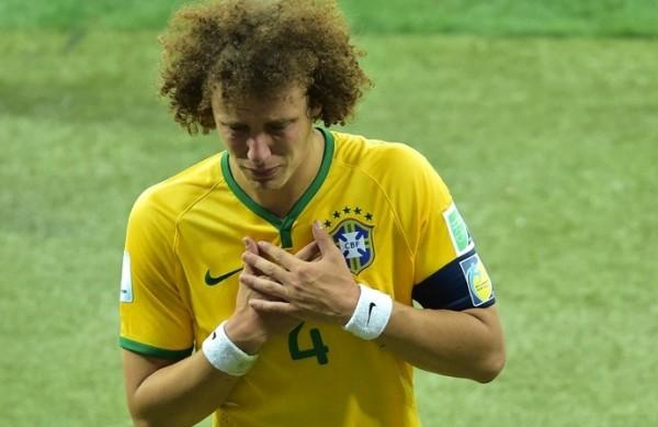 David Luiz chora ap&oacute;s resultado humilhante contra Alemanha na Copa do Mundo (  Divulgação)
