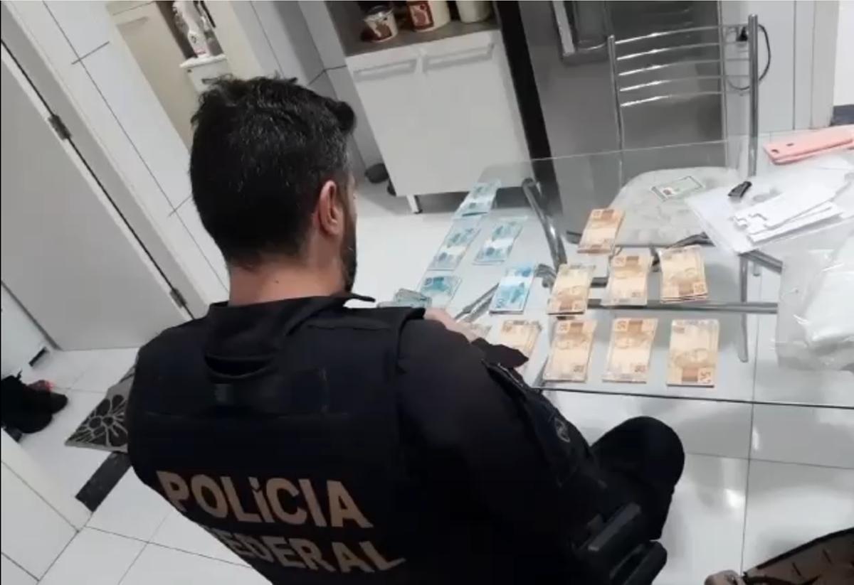 As buscas resultaram na apreensão de R$ 15 mil (Reprodução/ Polícia Federal)