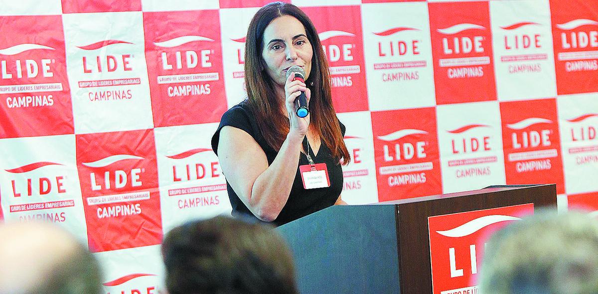 Silvia Quirós discursa em um dos eventos promovidos na cidade pelo Grupo de Líderes Empresariais (Tatiana Ferro)