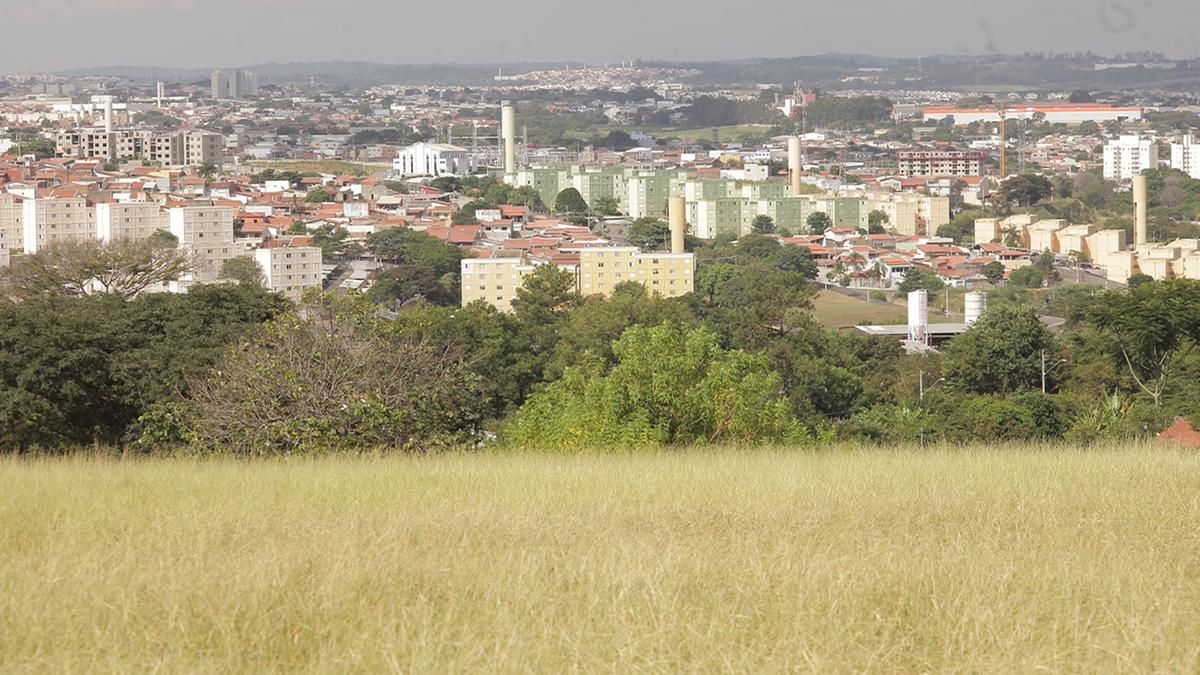 Existência de terrenos vazios — como áreas rurais — faz com que Prefeitura deixe de arrecadar com IPTU nesses locais e também com o ISSQN que seria pago pelas construtoras na execução de novas obras (Kamá Ribeiro)