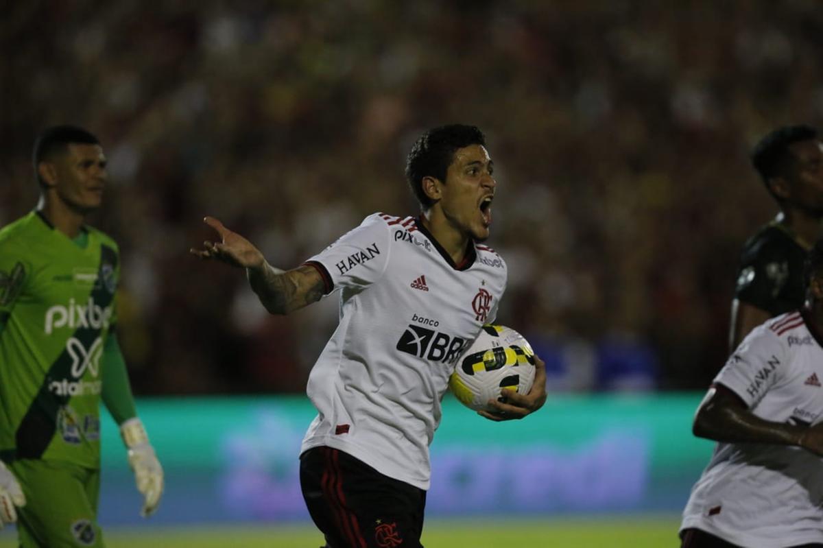 Pedro comemorando gol contra Altos-PI pela Terceira Fase da Copa do Brasil (Gilvan de Souza / CRF)