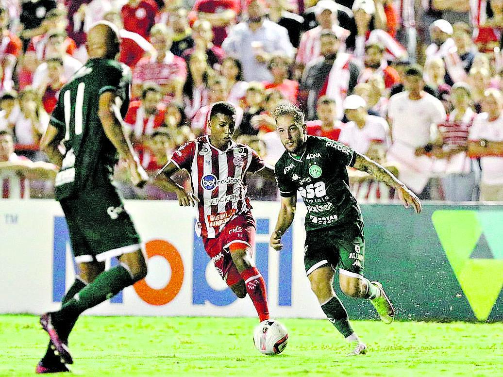 Bruno José marcou o gol do Guarani, que esteve perto de quebrar o tabu de 33 anos nos Aflitos, em Recife (Marlon Costa/Especial para Guarani FC)