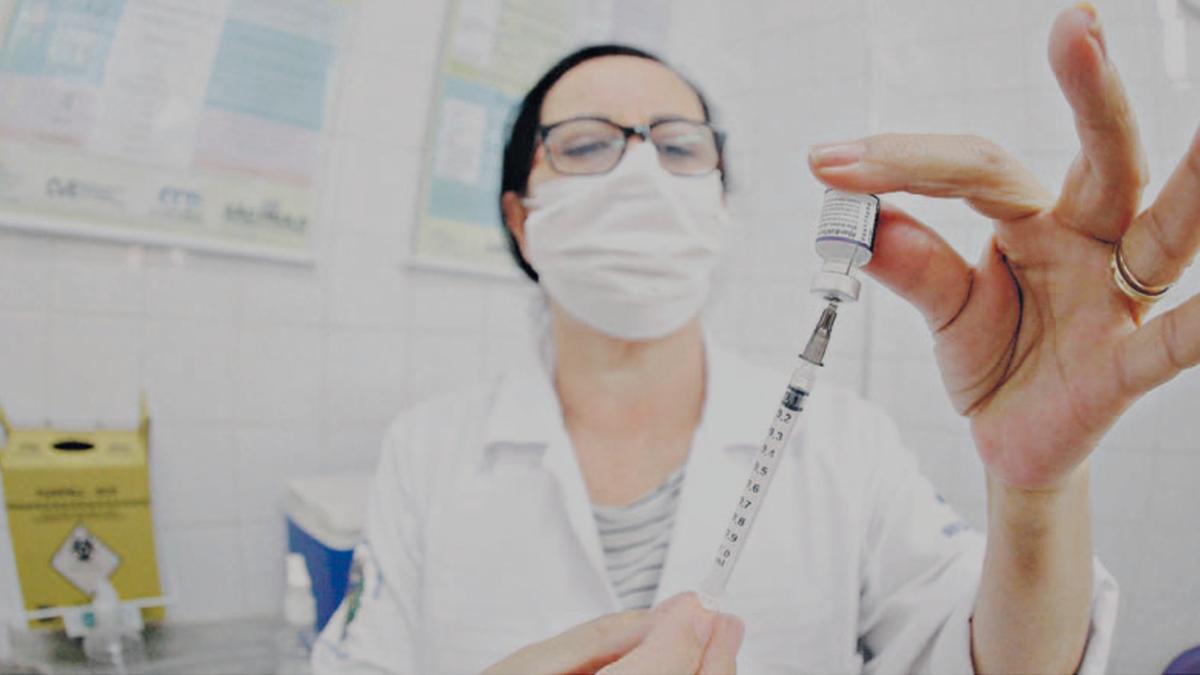 Enquanto entre os adultos a aplicação de duas doses da vacina contra a covid-19 caminha bem (96,6%), entre as crianças o número segue decepcionante, com um índice de apenas 40,5%. (Ricardo Lima)