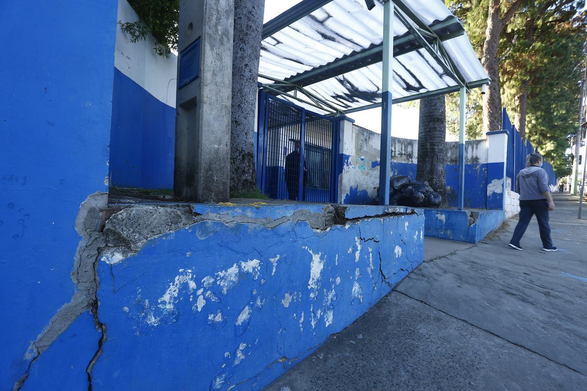 Avarias na estrutura da escola Lourenço Bellocchio, no Boa Esperança (Gustavo Tilio)
