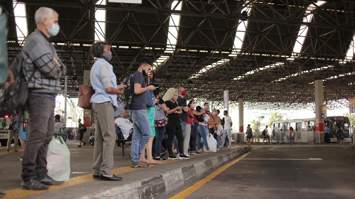 Sindicato das Empresas de Transporte Metropolitano e Urbano da RMC alerta que o sistema pode ter um colapso e, por isso, estuda a redução do número de ônibus nas ruas (Kamá Ribeiro)