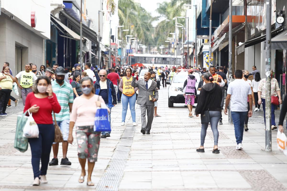 Calçadão da Rua 13 de Maio, tradicional centro comercial de Campinas: maioria dos devedores está na faixa de 26 a 40 anos de idade (Gustavo Tilio)