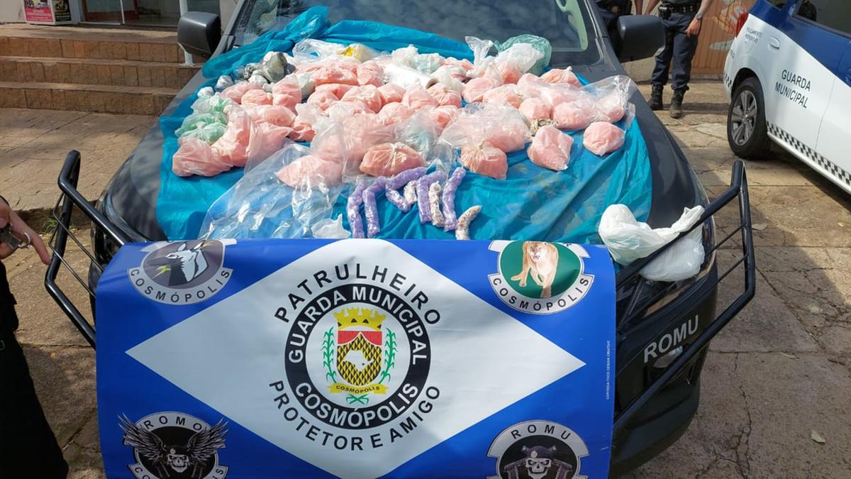 Foram apreendidos cerca de 80 quilos de cocaína, 233 gramas de crack (Divulgação/Guarda Municipal)