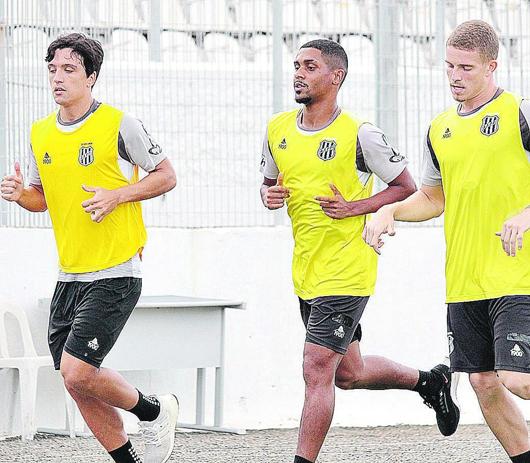 Matheus Anjos, Ramon e Léo Naldi em treino de preparação para o jogo contra o Novorizontino, no Majestoso (Diego Almeida / PontePress)