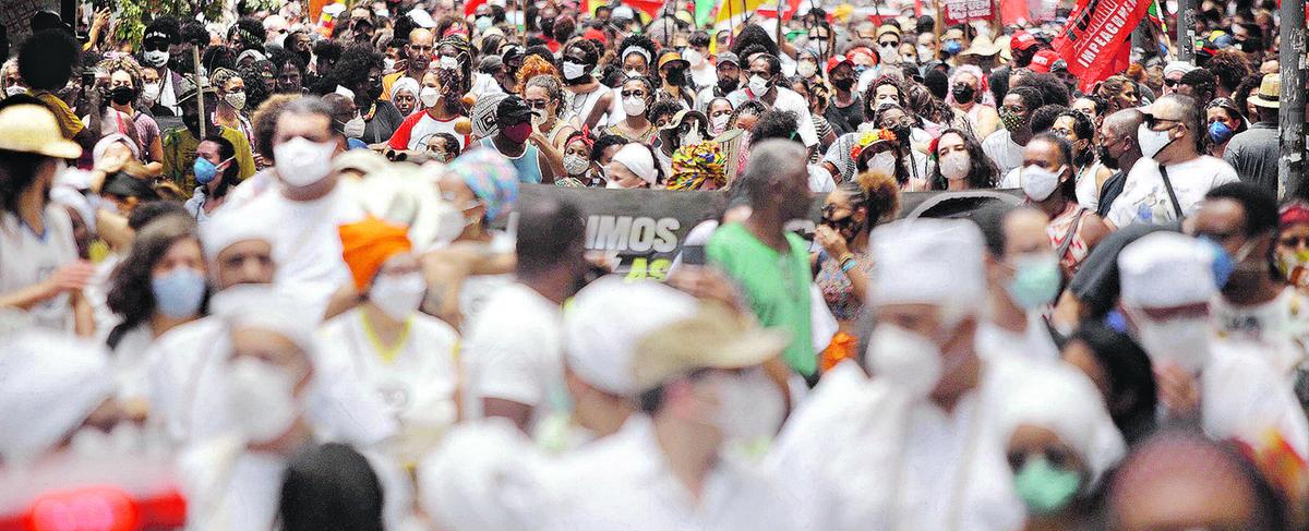 População participa de ato público pelo Dia da Consciência Negra, comemorado anualmente em 20 de novembro, data escolhida por coincidir com o dia atribuído à morte de Zumbi dos Palmares, em 1695 (Ricardo Lima)