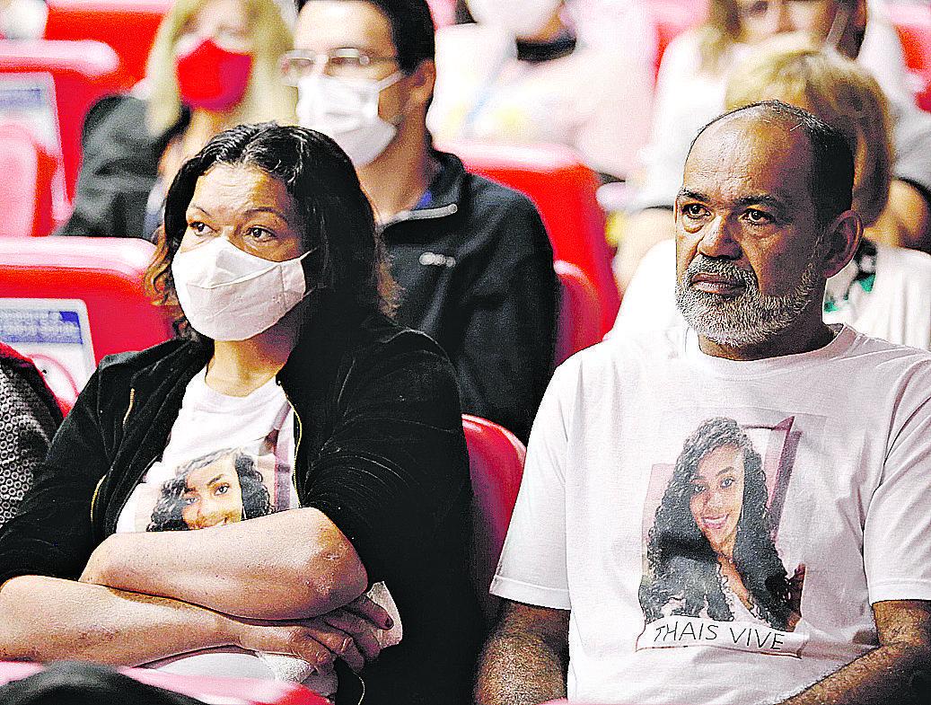 Os pais de Thaís Fernanda Ribeiro acompanham audiência sobre o assassinato da filha adolescente pelo namorado (Gustavo Tilio)