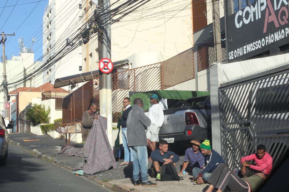 Pessoas em situação de rua em entidade na Vila Industrial (Ricardo Lima)