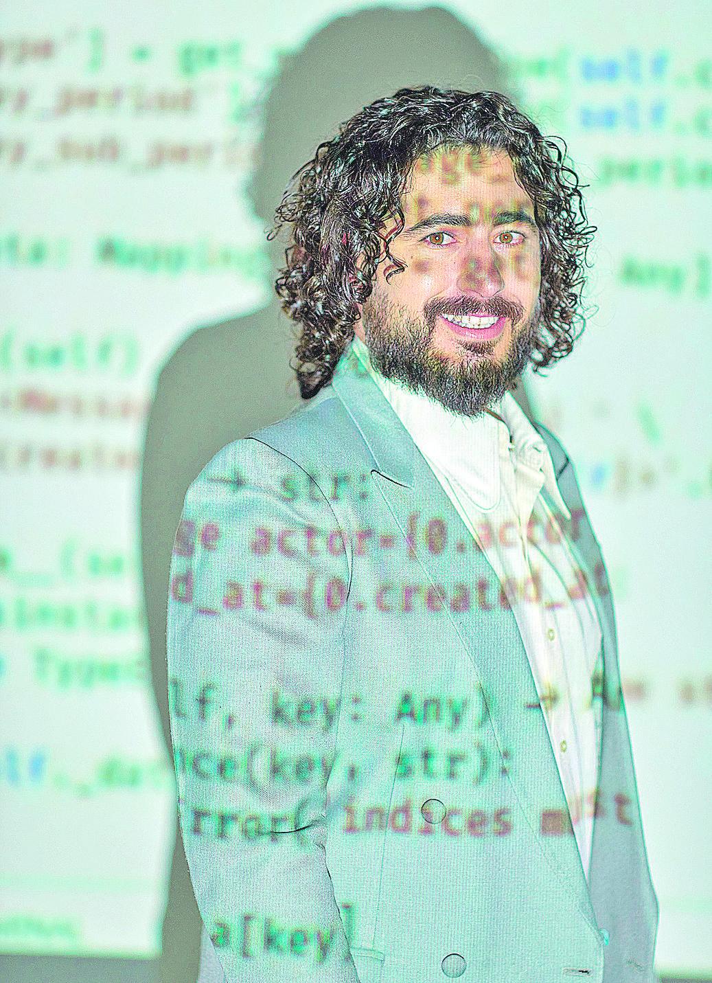 Fernando Cavalcante explica que software Qualichat possibilita análise de conversações de grupos do WhatsApp (Alberto Prado)