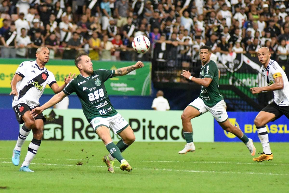 Bruno José não conseguiu dominar a bola e desperdiçou uma boa oportunidade criada pelo Guarani (Paulo Bindá / Especial para Guarani FC)