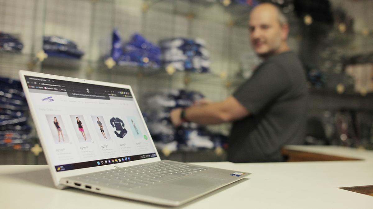 O empresário Caio Suzigan mantém três canais diferentes de venda: loja física, loja virtual própria e participa de markeplaces: modelo híbrido amplia o universo de consumidores (Kamá Ribeiro)