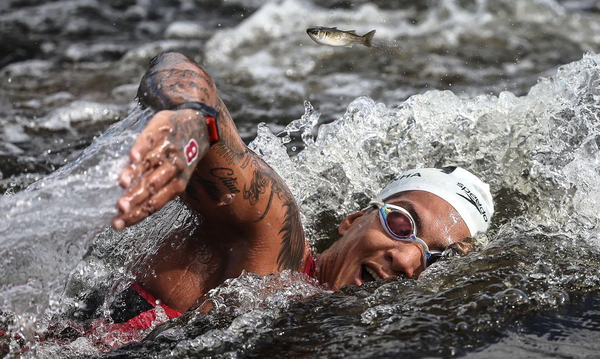 Campeã olímpica é a melhor na prova de 5 km de águas abertas (Jonne Roriz/ COB)