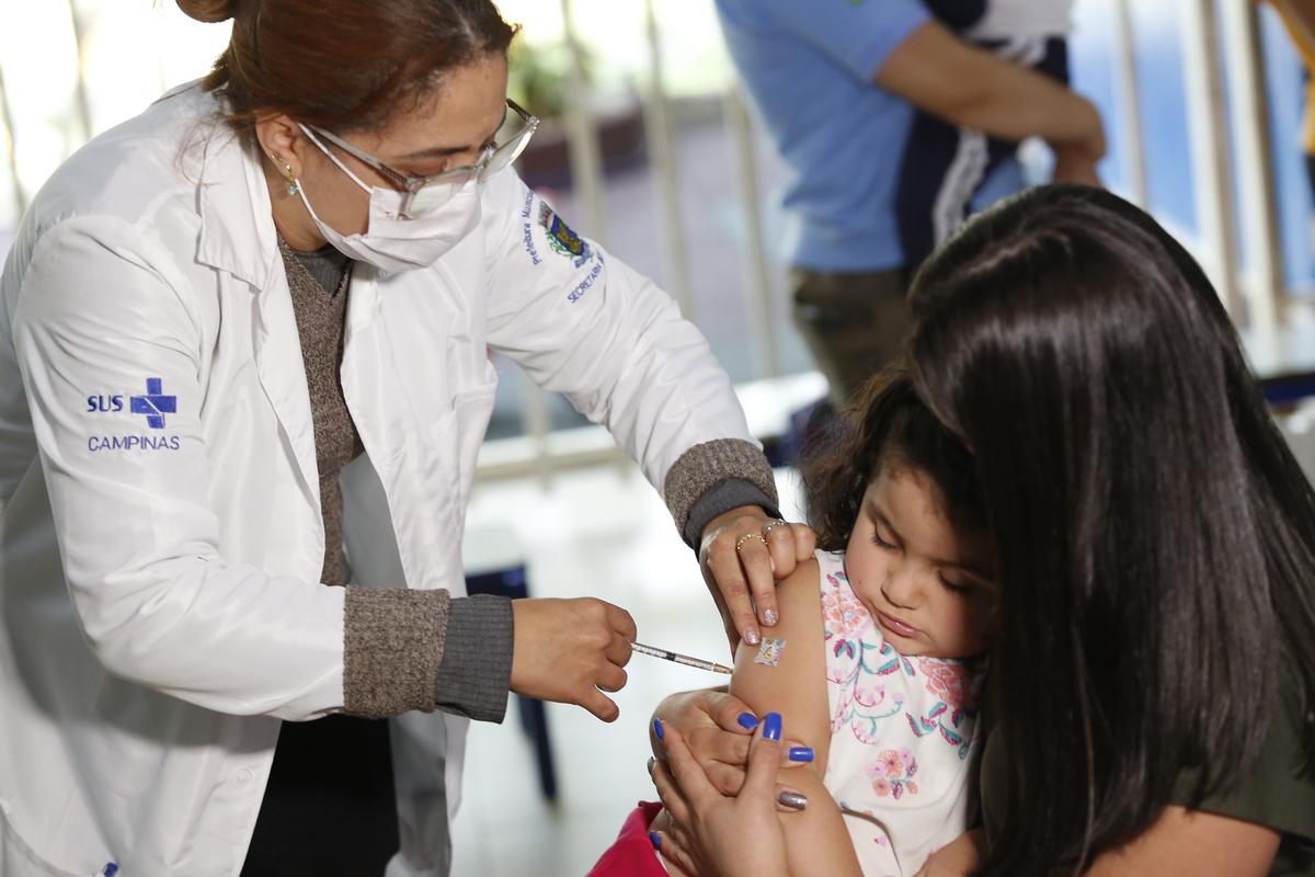 Somando todas as vacinas aplicadas, o Brasil administrou 2,04 milhões de doses nesta quarta-feira (Gustavo Tilio)