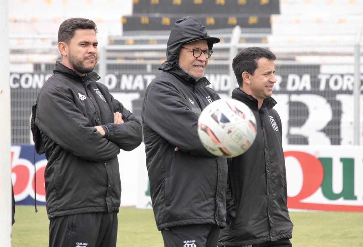 Trabalho desenvolvido pelo técnico Hélio dos Anjos encontra respaldo na diretoria da Ponte Preta (Diego Almeida/PontePress)