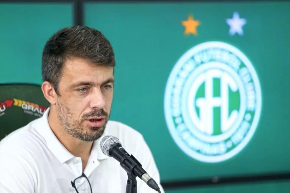 Michel Alves diz que foi montado um grupo com 32 atletas; dirigente defende decisões com a cabeça fria. (Divulgação)