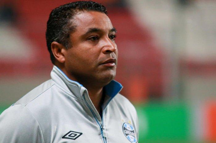 O técnico do Grêmio Roger Machado vem sofrendo pressão da torcida gremista (Divulgação)