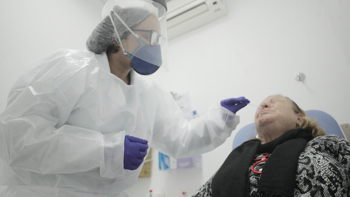 A empresária Neusa Alves da Silva, de 79 anos, realizou o teste para detecção da covid em laboratório particular (Kamá Ribeiro)